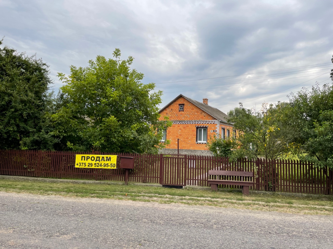 Продам кирпичный дом Брестская обл. Столинский р-н д. Стахово, ул.  Комсомольская д. 30